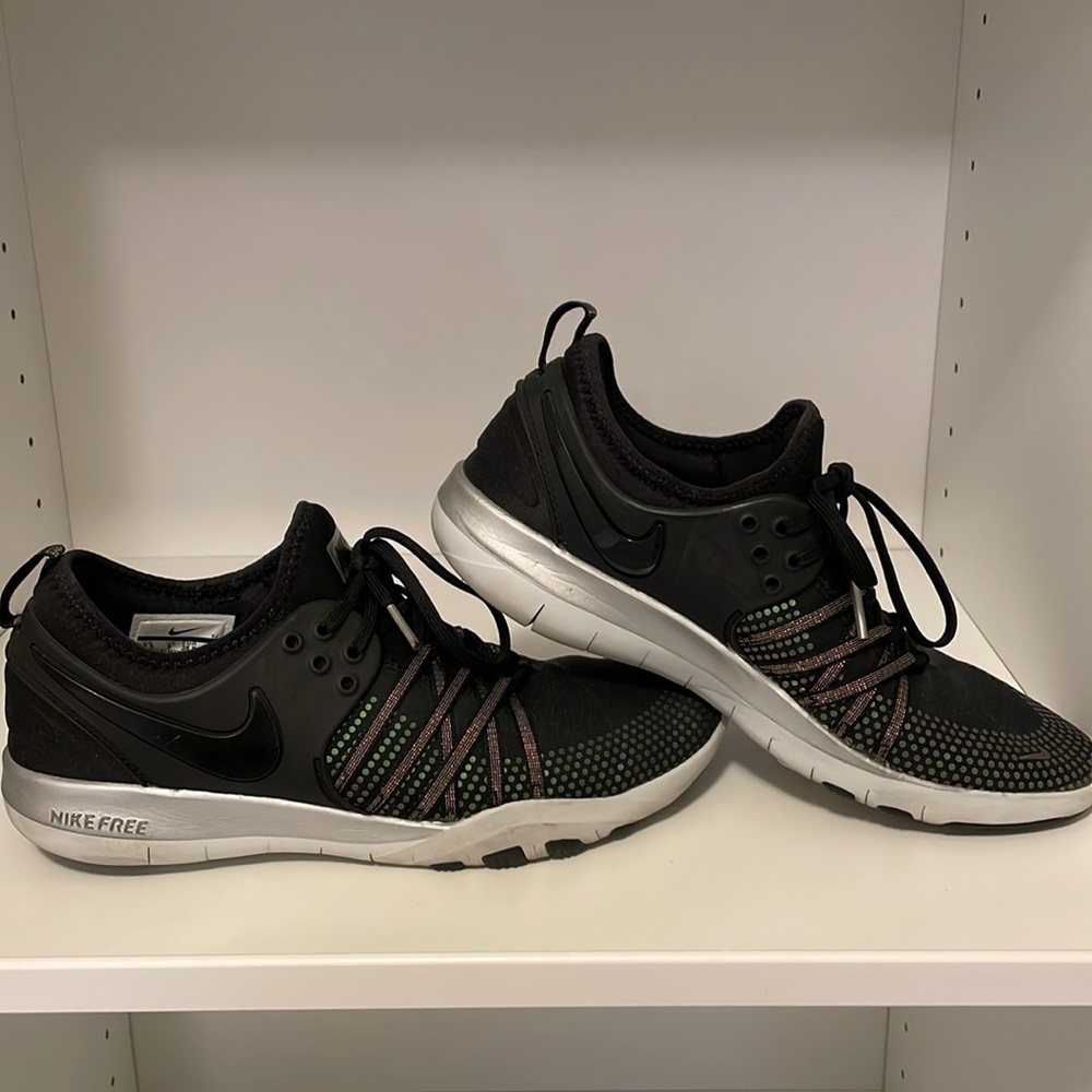 EUC- Nike Free Training. Size 7.5 (wmns). 🖤